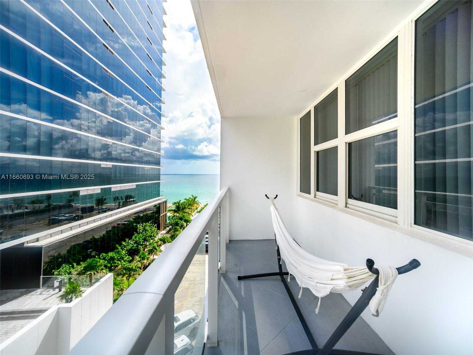 Small Image of 2030 #523, Hallandale Beach Number 16