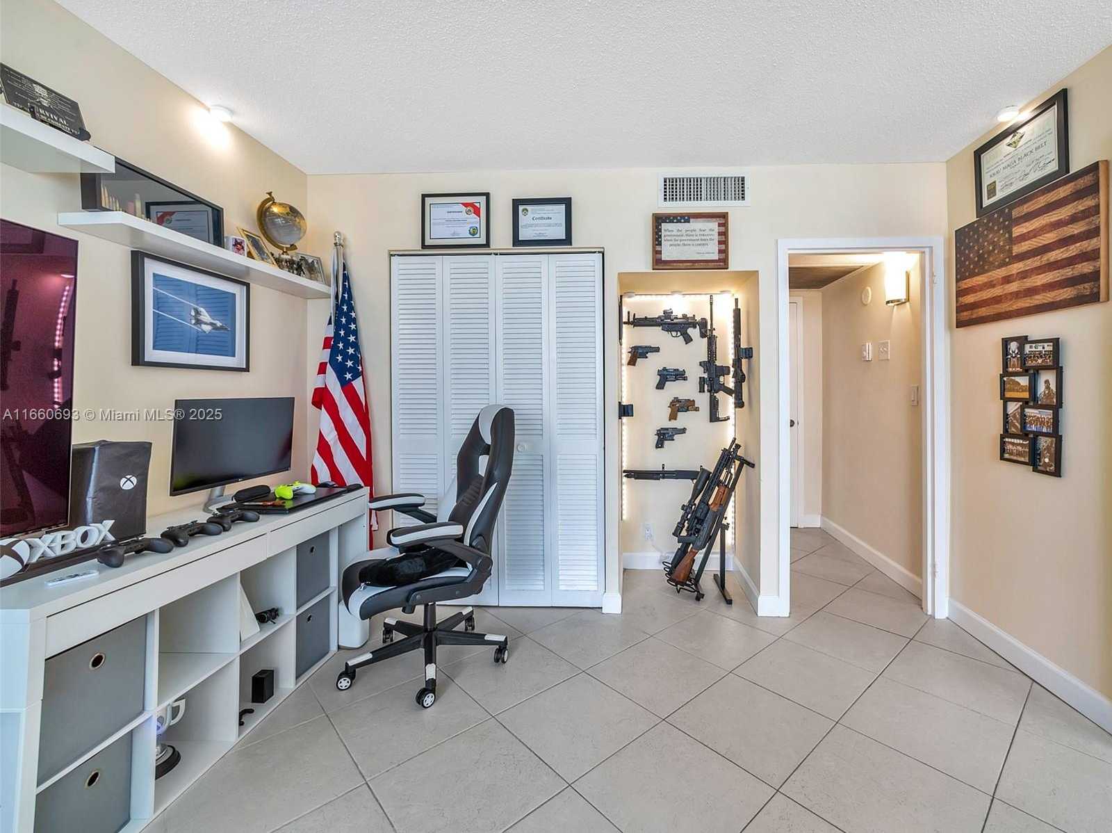 Small Image of 2030 #523, Hallandale Beach Number 5