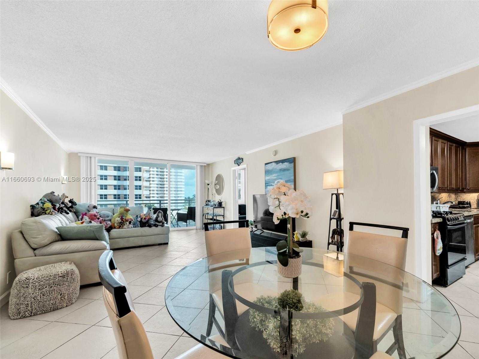Small Image of 2030 #523, Hallandale Beach Number 6