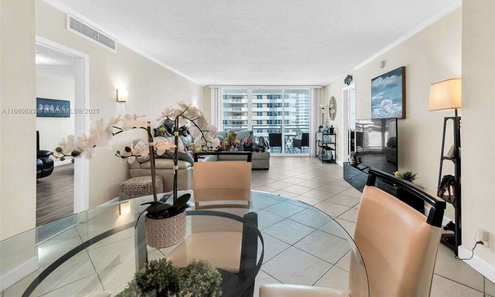 Small Image of 2030 #523, Hallandale Beach Number 7
