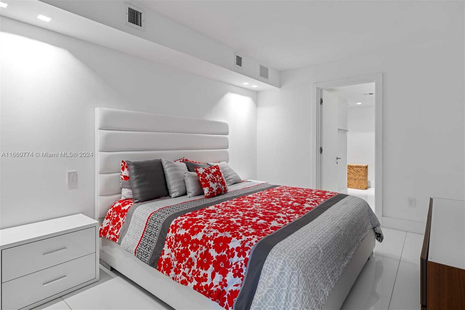 Small Image of 10155 COLLINS AVE #1210, Bal Harbour Number 30
