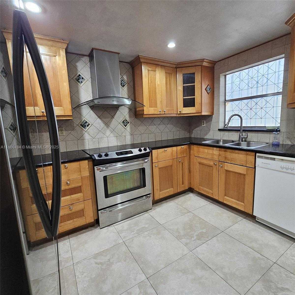 Small Image of 1182 WEST 37TH TER #11, Hialeah Number 12