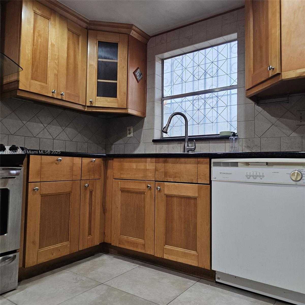 Small Image of 1182 WEST 37TH TER #11, Hialeah Number 13