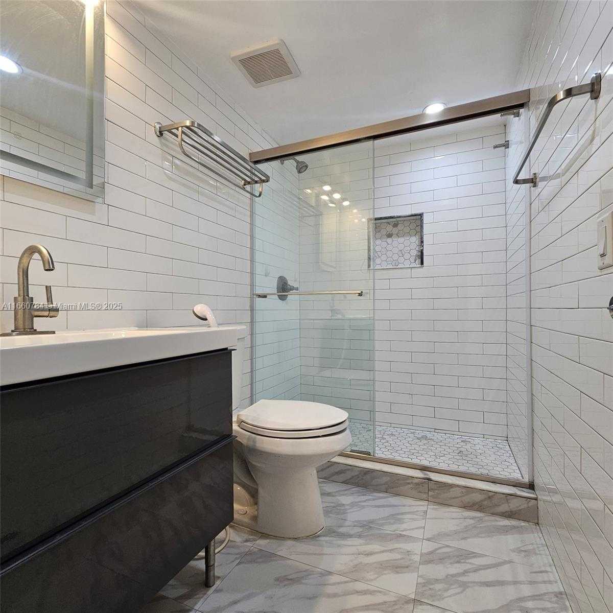 Small Image of 1182 WEST 37TH TER #11, Hialeah Number 2