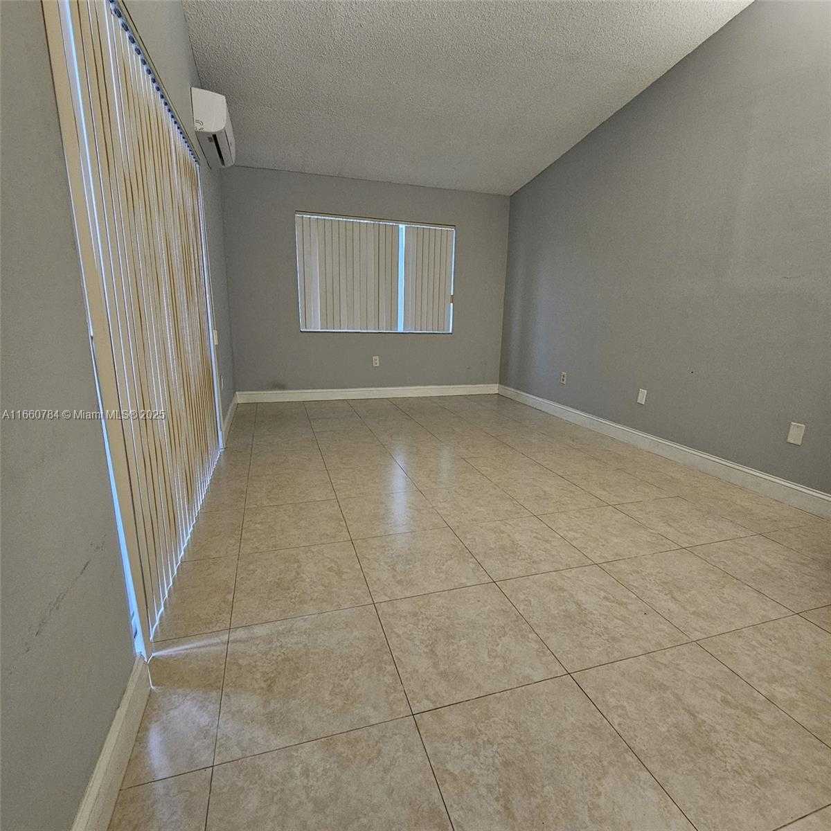 Small Image of 1182 WEST 37TH TER #11, Hialeah Number 4