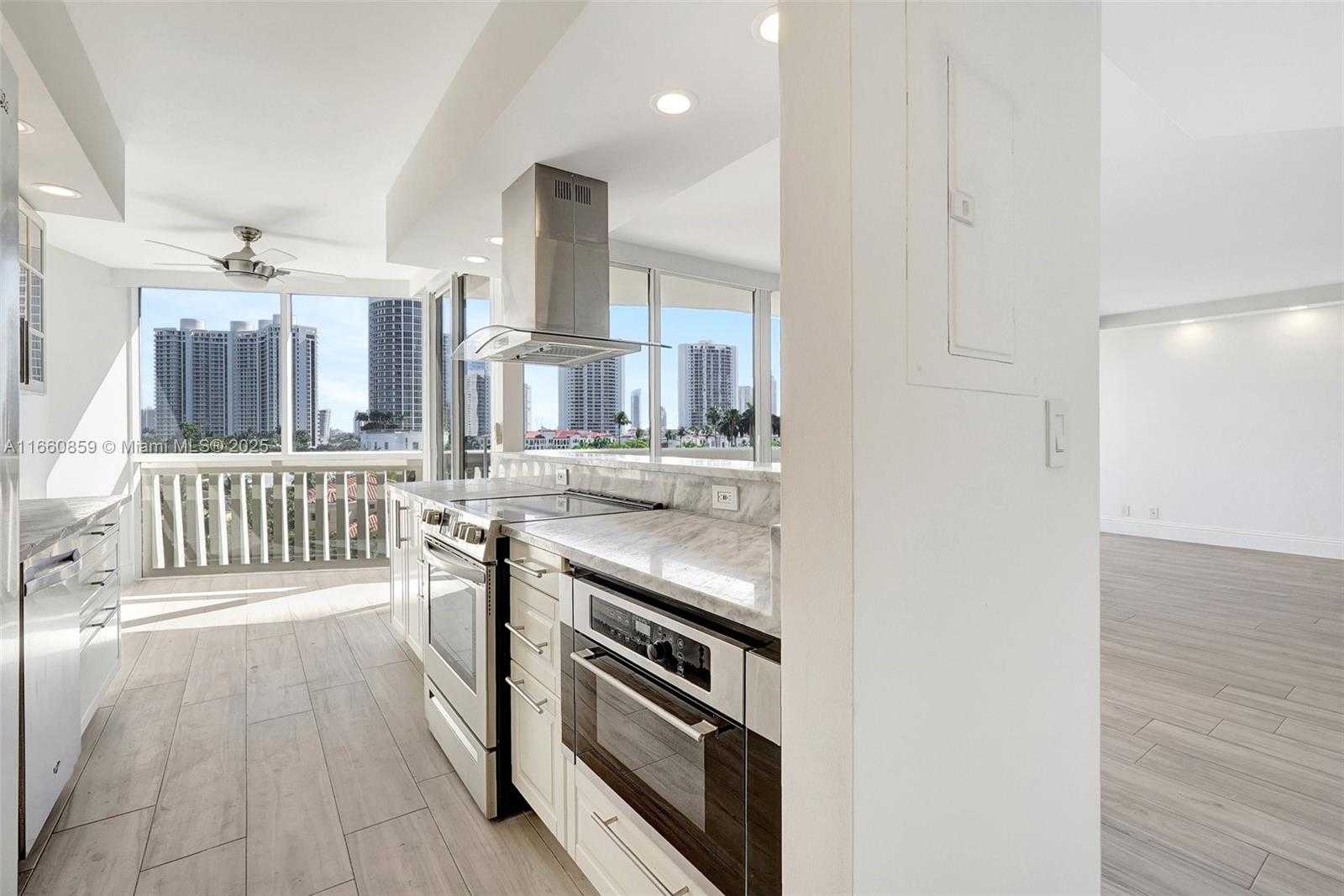 Small Image of 1000 ISLAND BLVD #707, Aventura Number 14