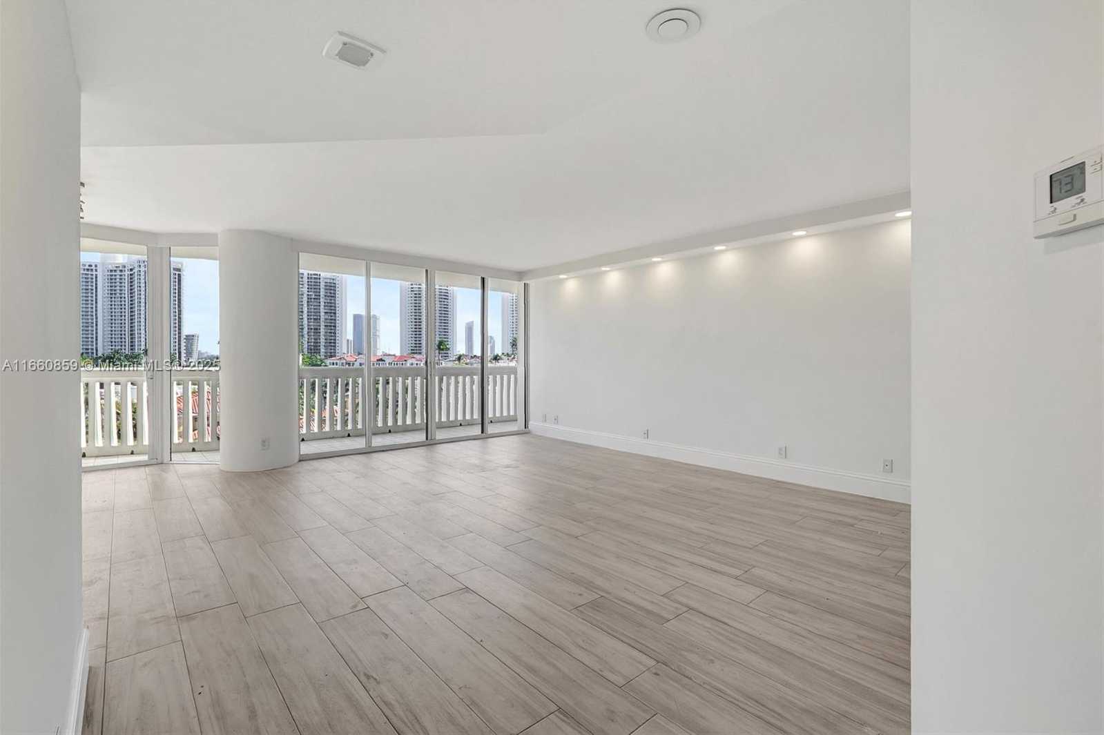 Small Image of 1000 ISLAND BLVD #707, Aventura Number 2