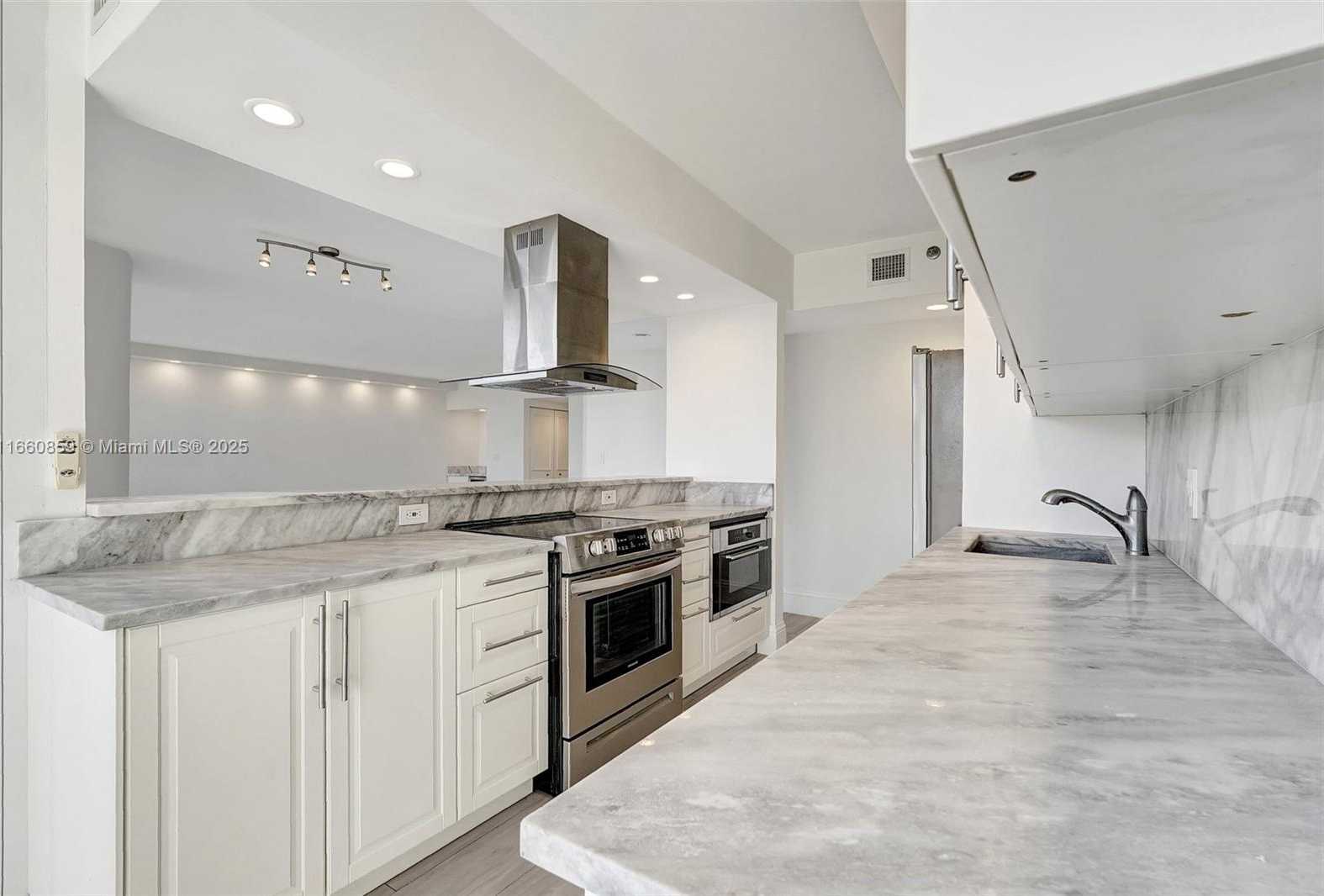 Small Image of 1000 ISLAND BLVD #707, Aventura Number 21