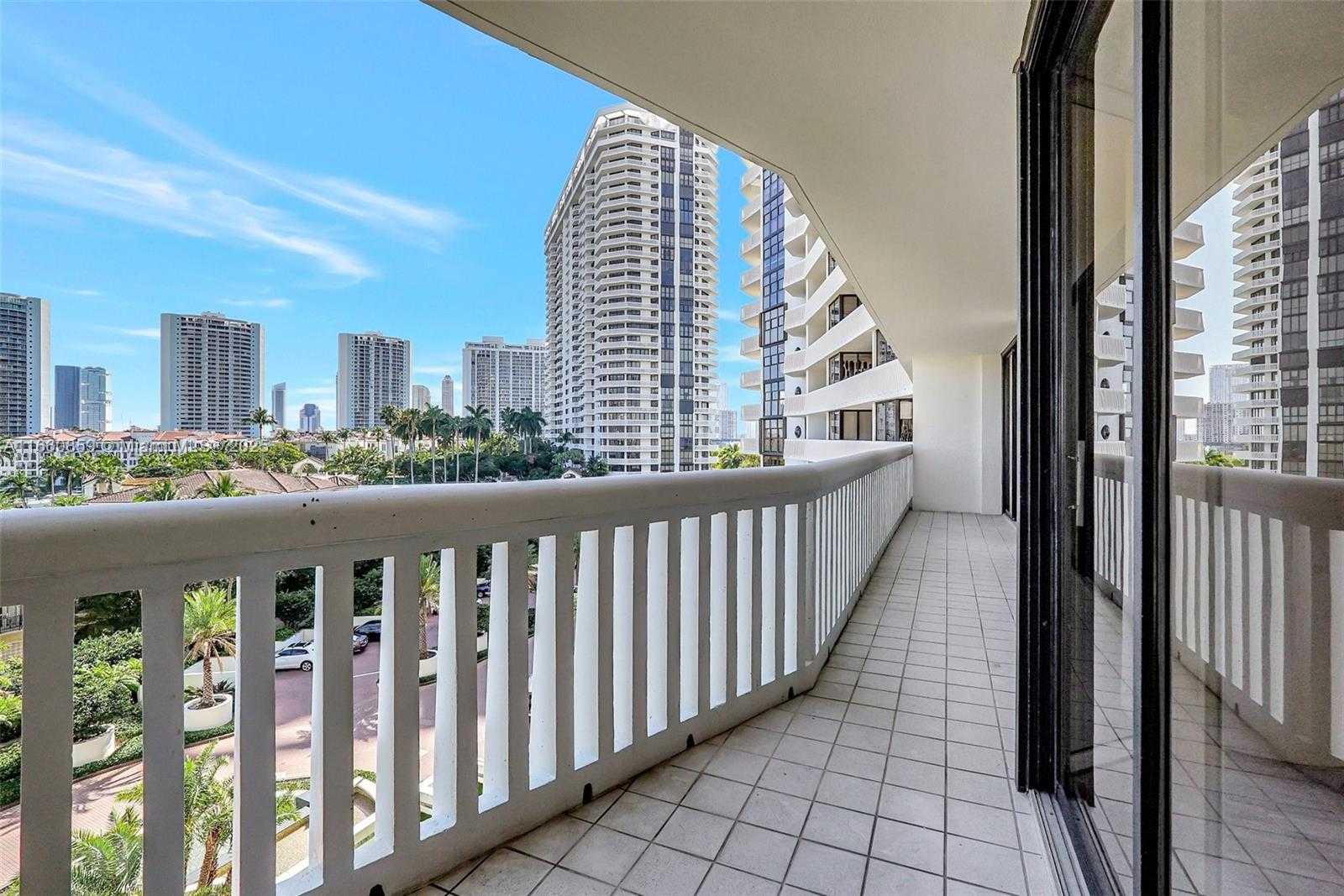 Small Image of 1000 ISLAND BLVD #707, Aventura Number 22