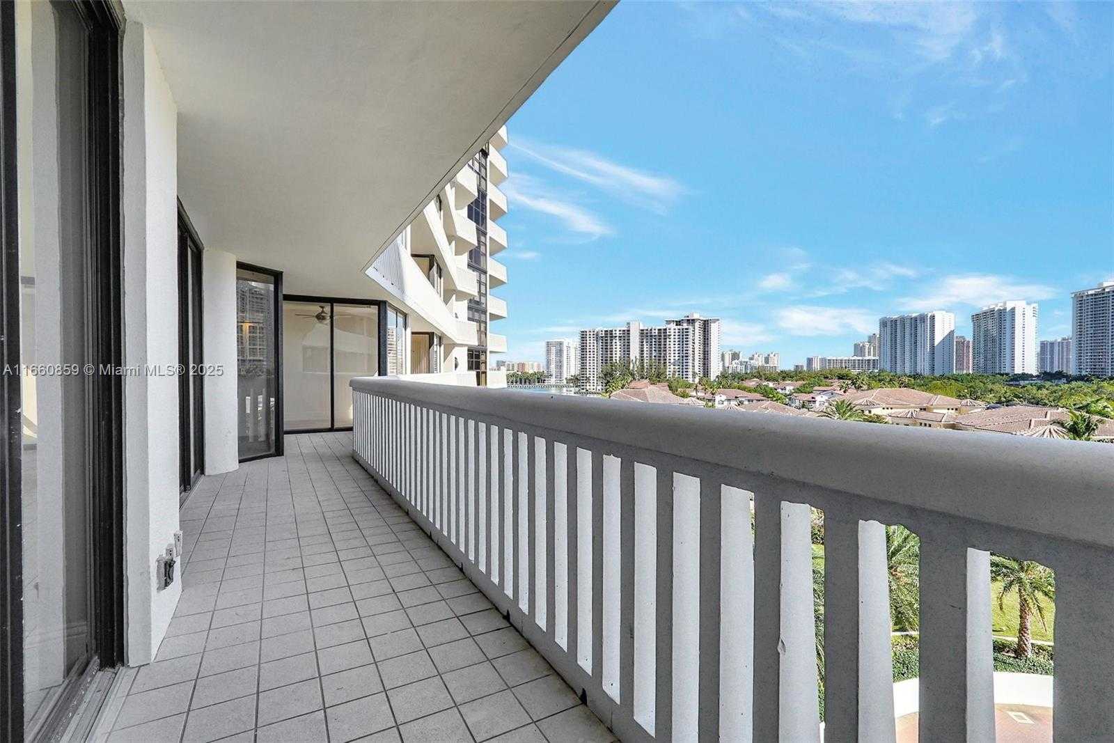 Small Image of 1000 ISLAND BLVD #707, Aventura Number 24
