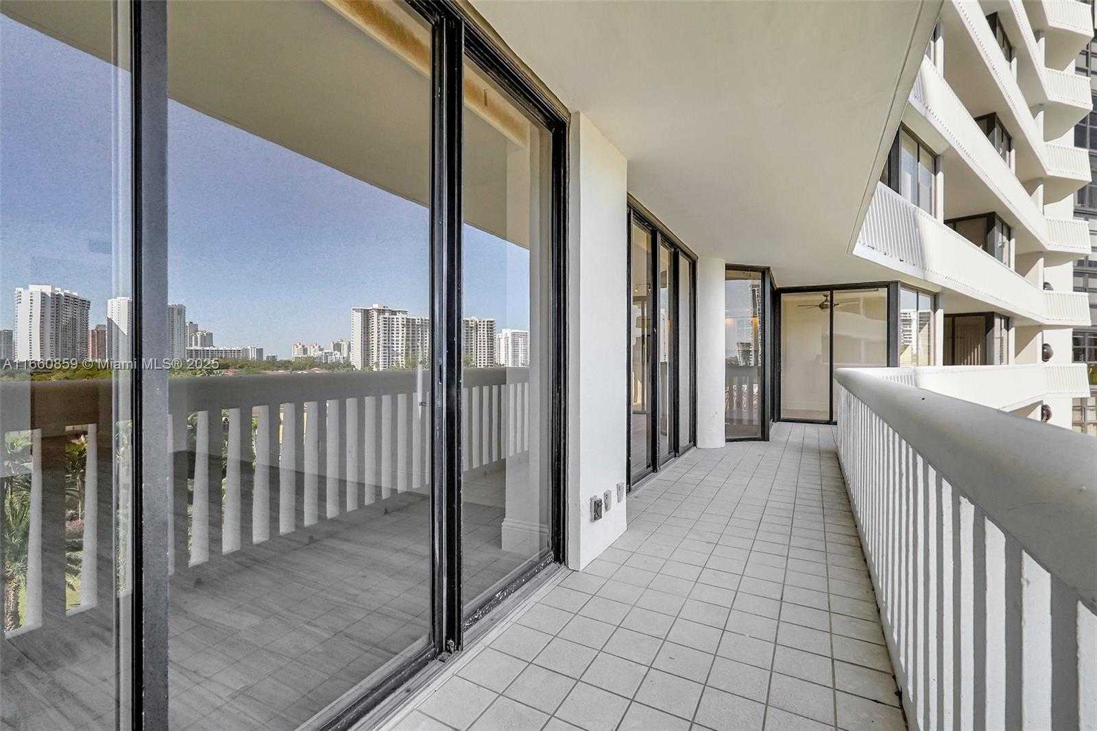 Small Image of 1000 ISLAND BLVD #707, Aventura Number 25