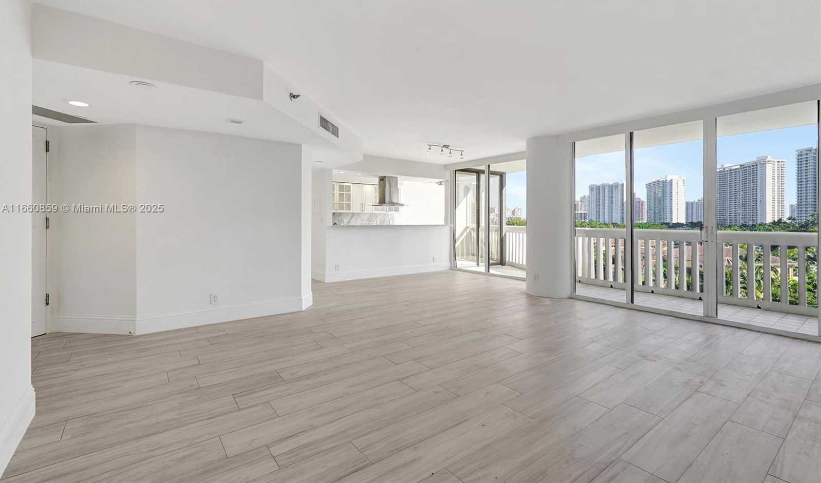 Small Image of 1000 ISLAND BLVD #707, Aventura Number 3