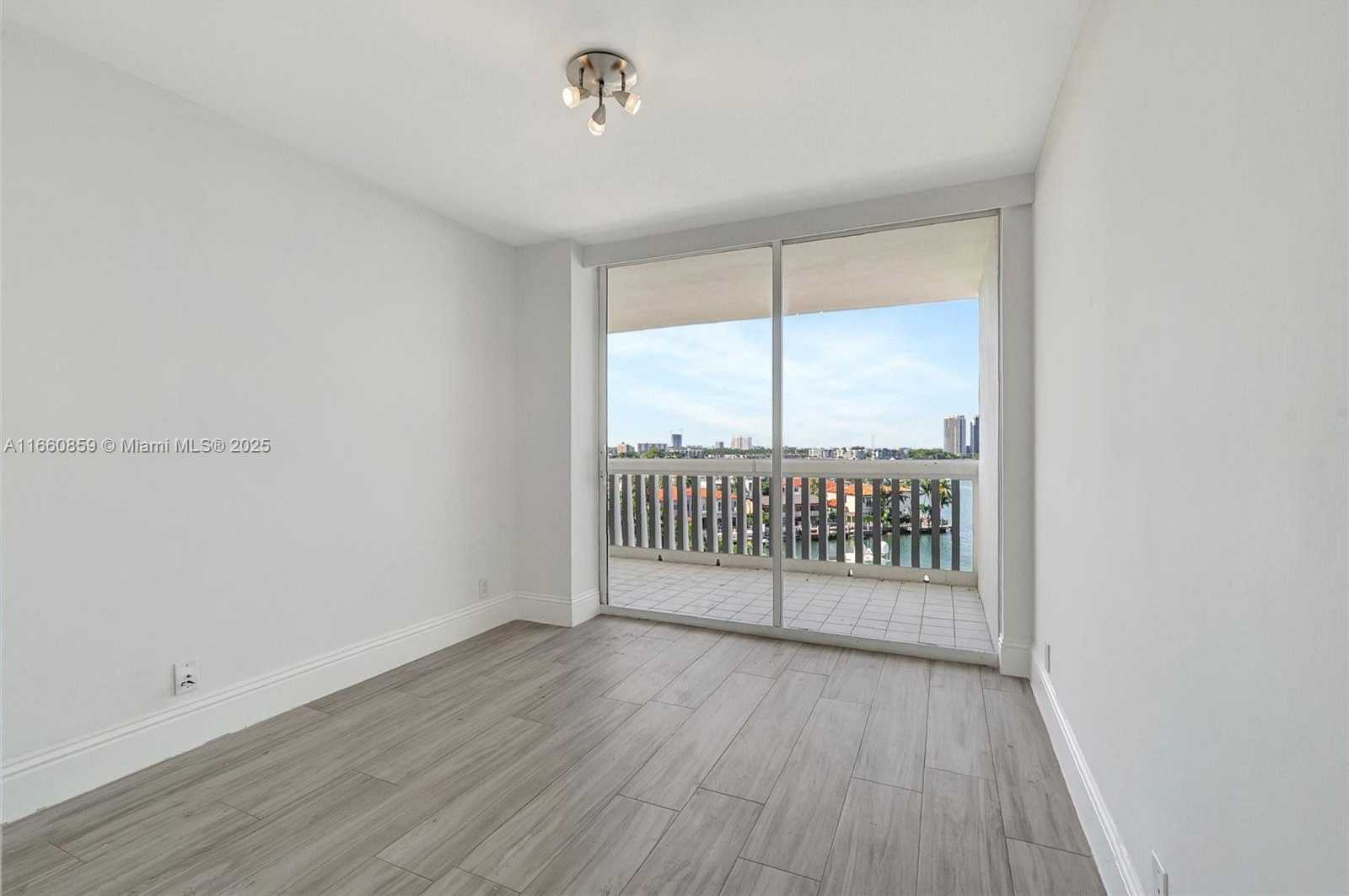 Small Image of 1000 ISLAND BLVD #707, Aventura Number 30