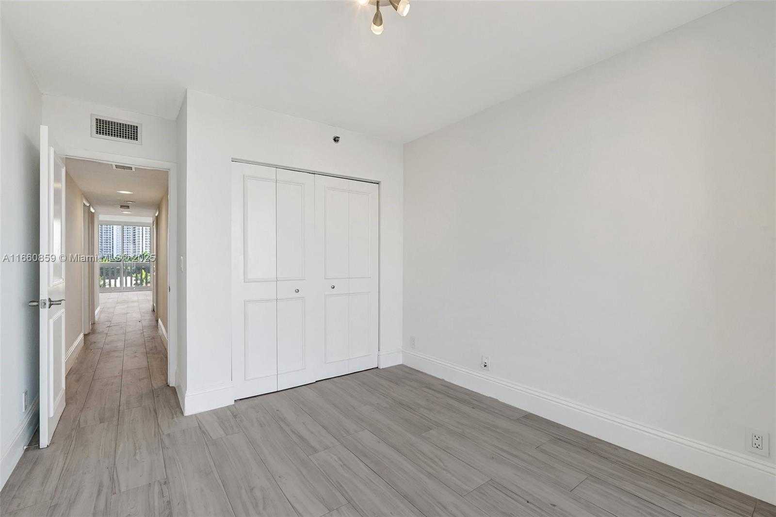 Small Image of 1000 ISLAND BLVD #707, Aventura Number 31