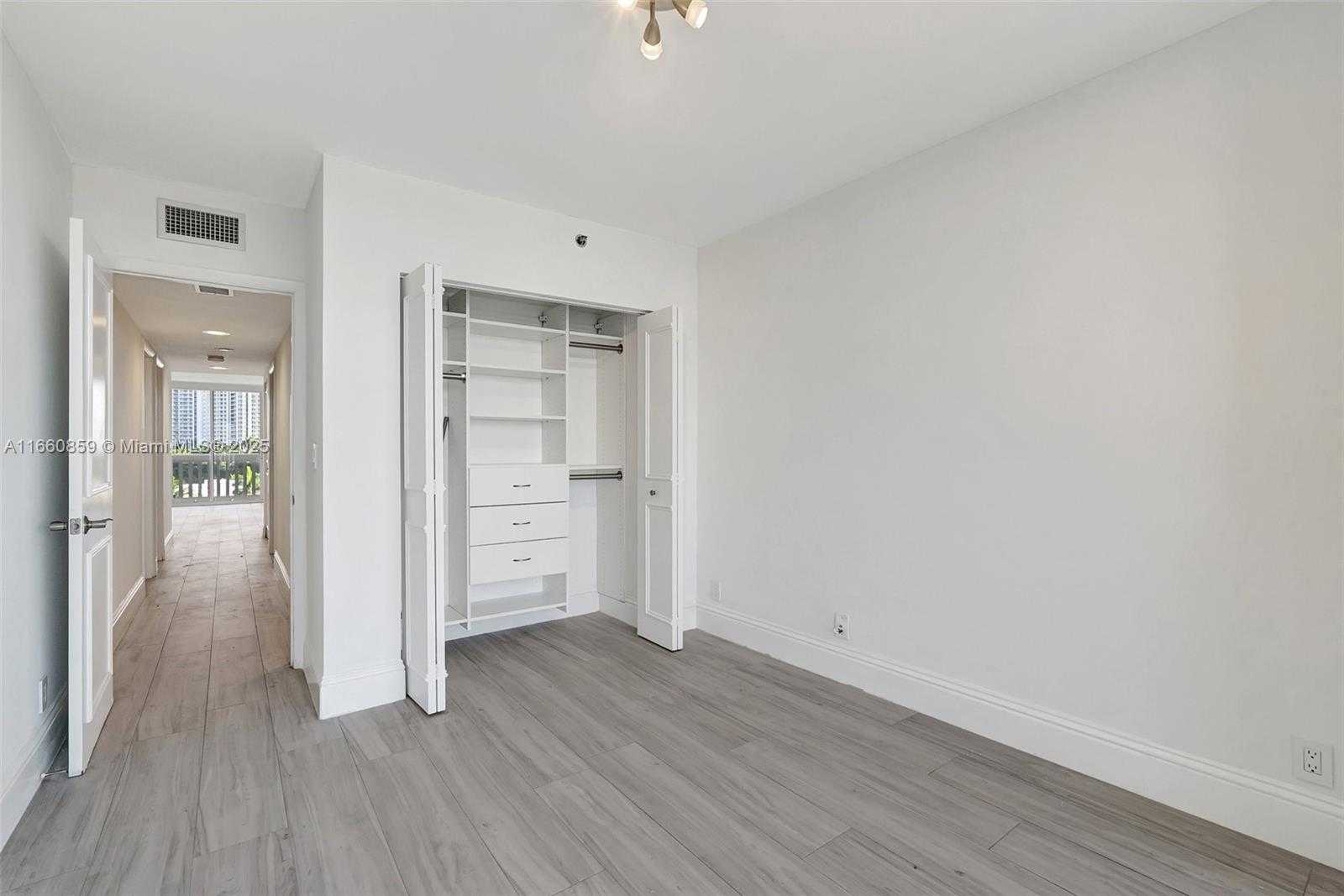 Small Image of 1000 ISLAND BLVD #707, Aventura Number 32