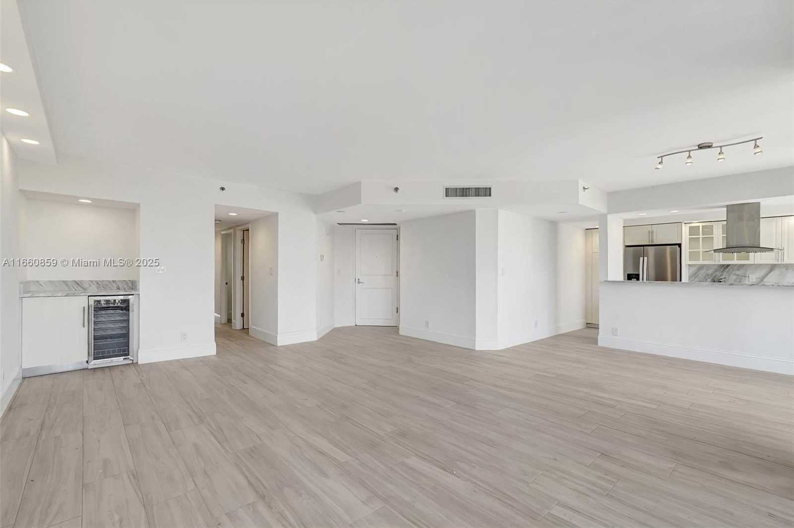 Small Image of 1000 ISLAND BLVD #707, Aventura Number 4