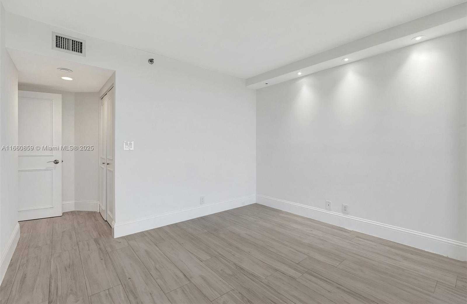 Small Image of 1000 ISLAND BLVD #707, Aventura Number 41
