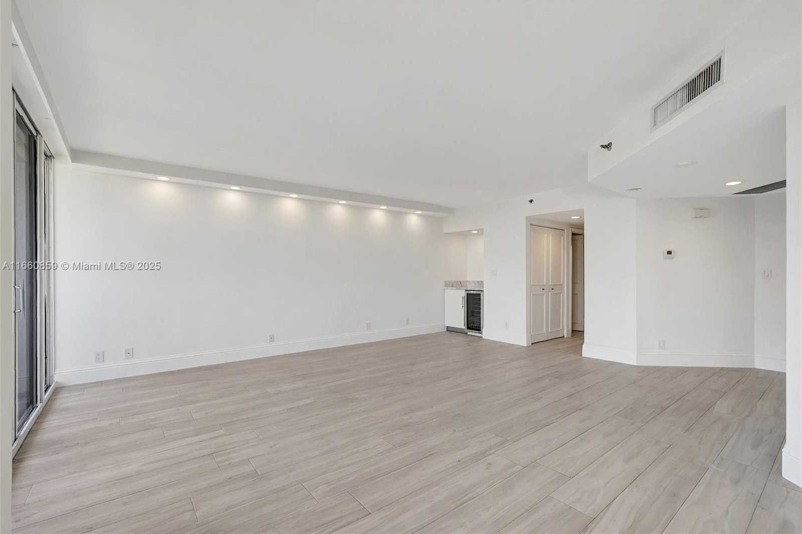 Small Image of 1000 ISLAND BLVD #707, Aventura Number 6