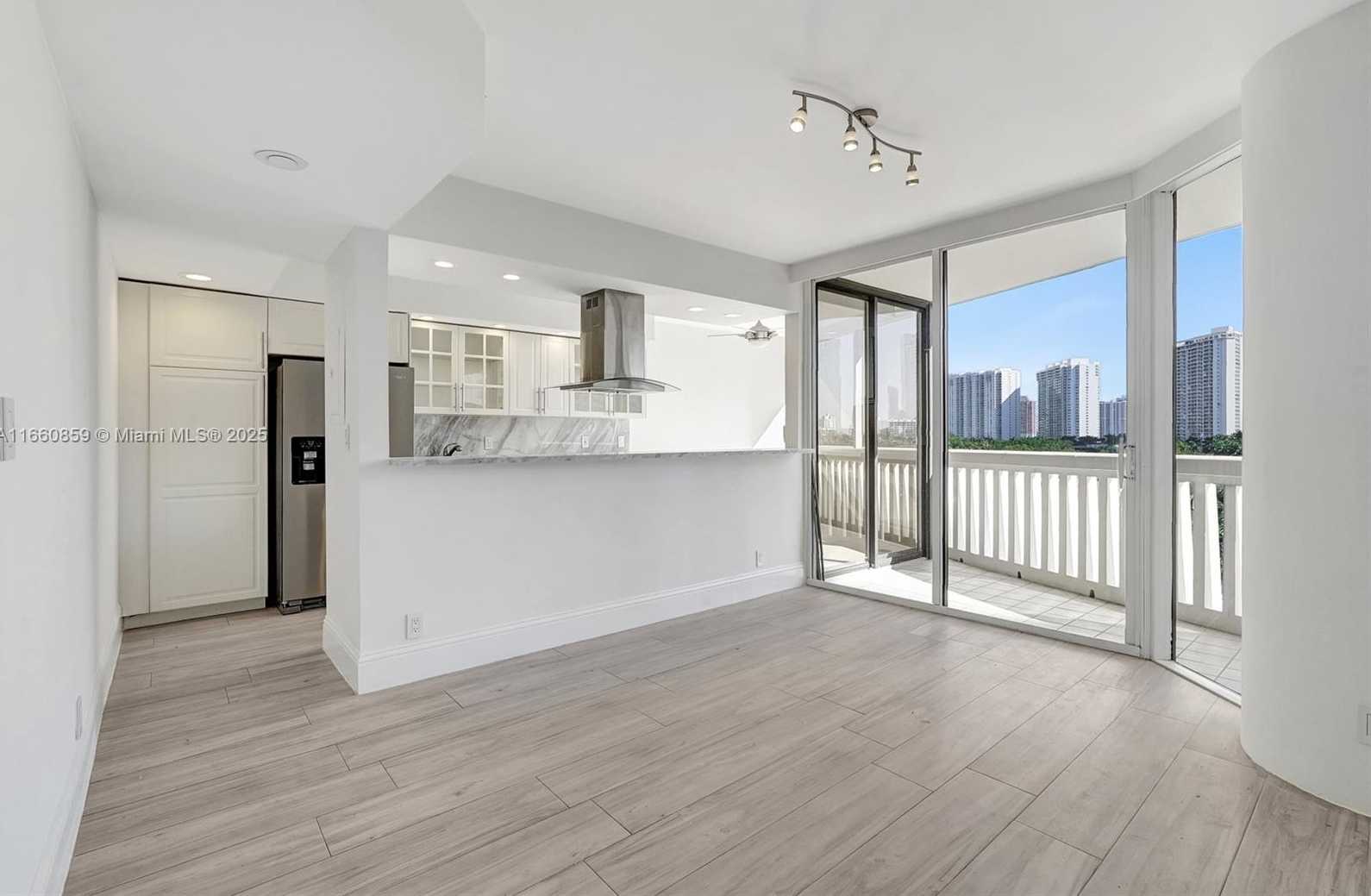 Small Image of 1000 ISLAND BLVD #707, Aventura Number 7