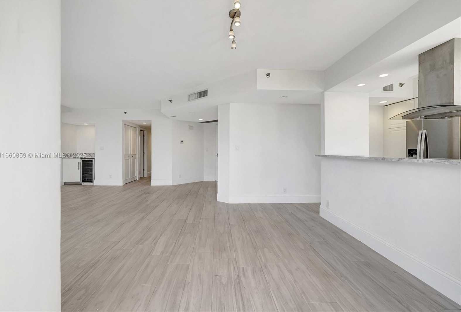 Small Image of 1000 ISLAND BLVD #707, Aventura Number 8