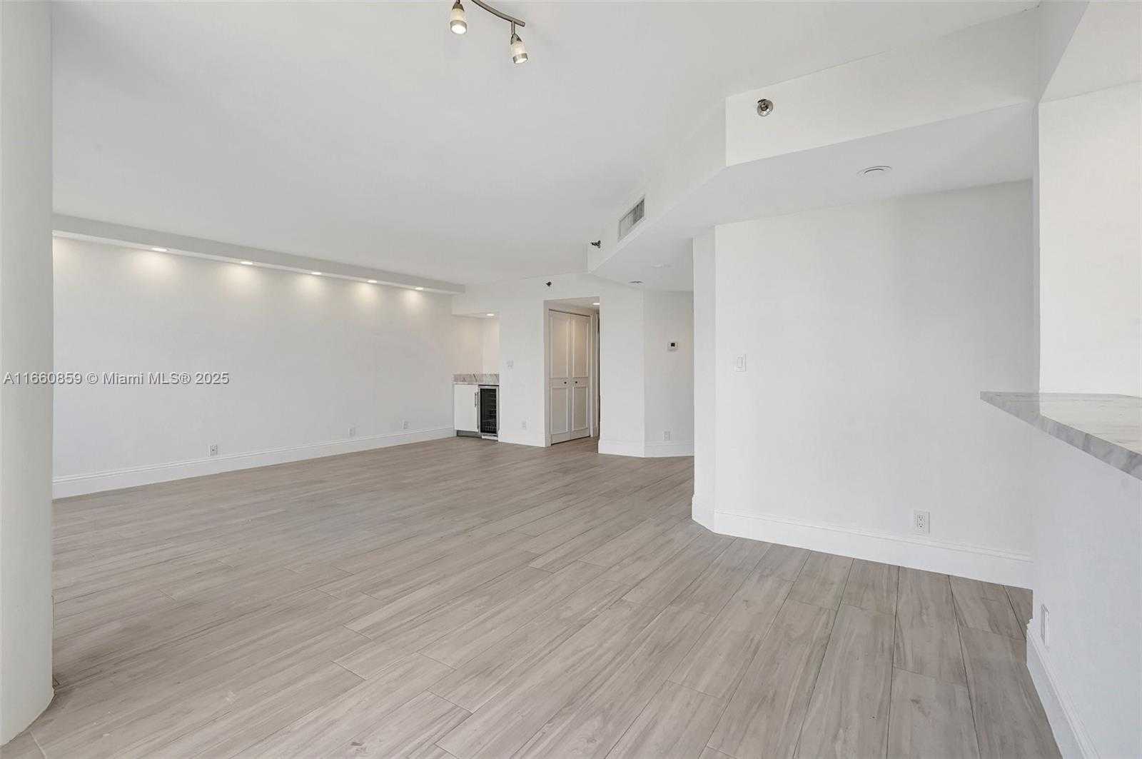 Small Image of 1000 ISLAND BLVD #707, Aventura Number 9