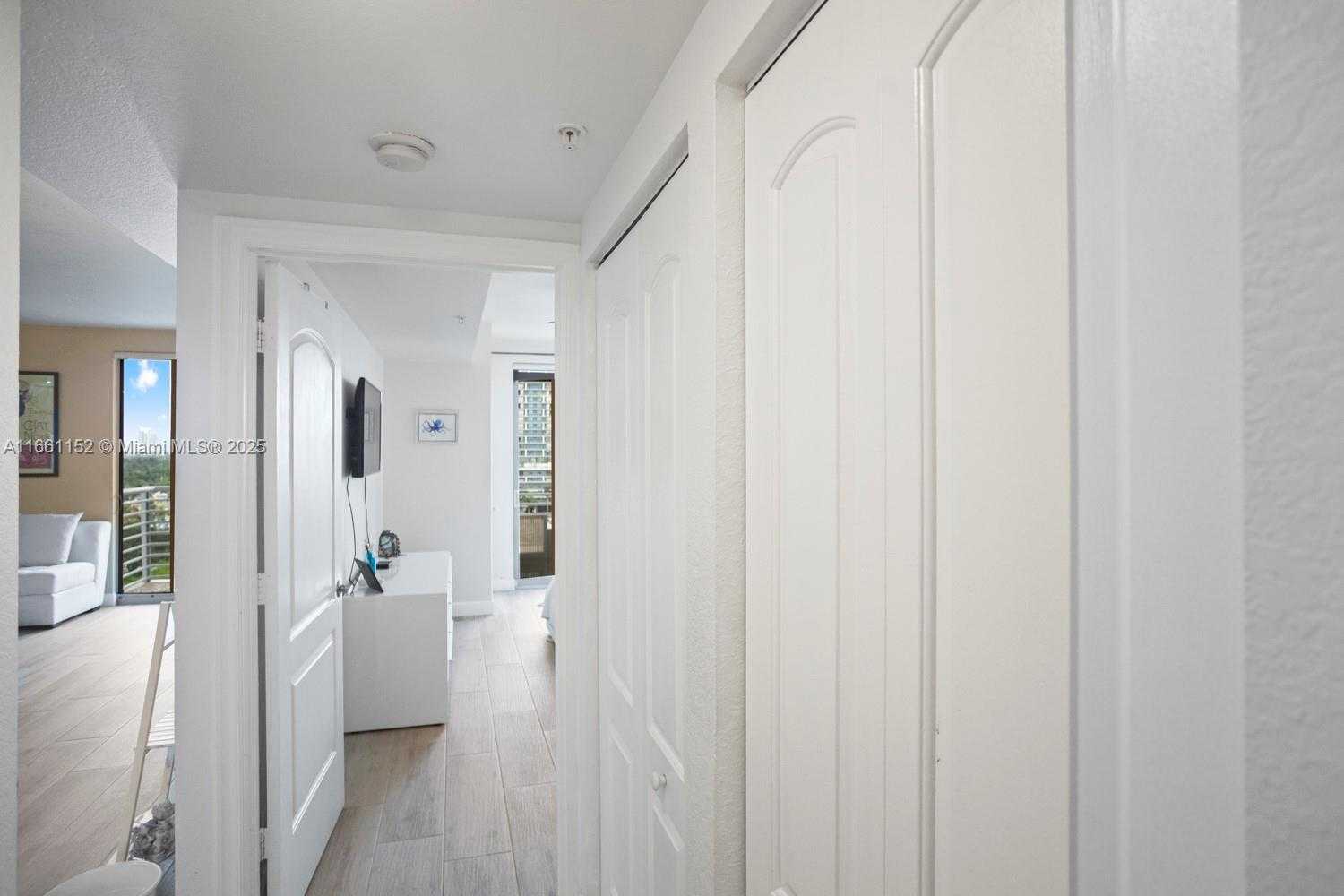 Small Image of 1830 RADIUS DR #1024, Hollywood Number 15