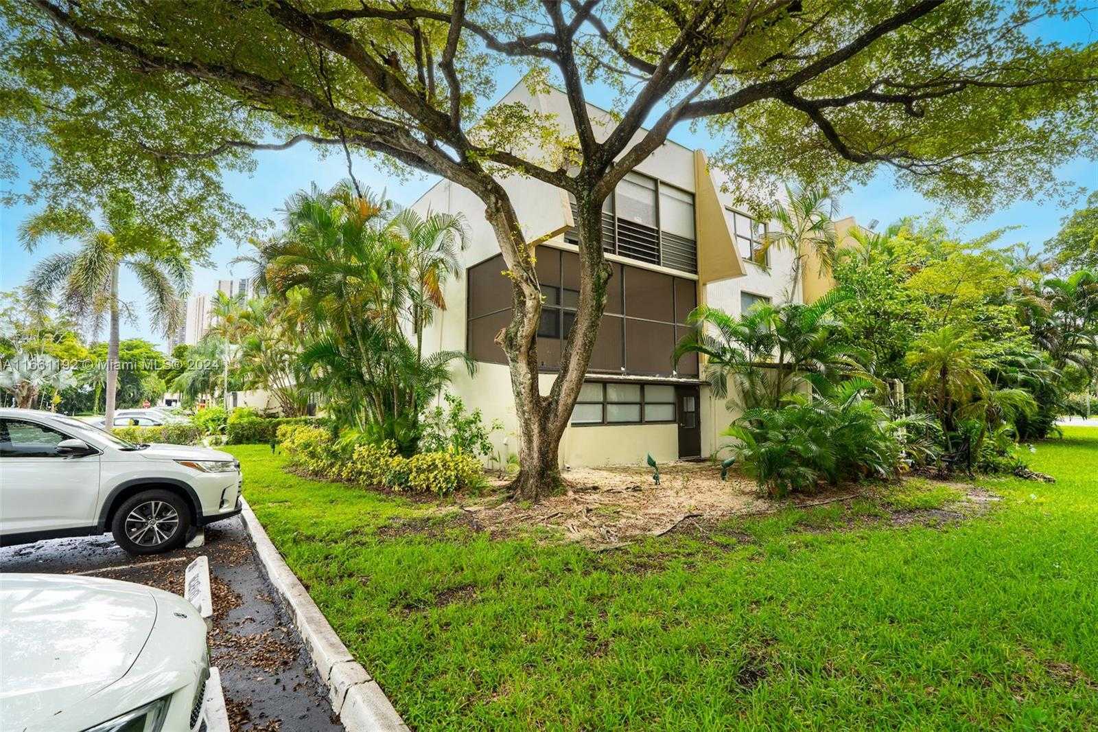 Small Image of 20350 WEST COUNTRY CLUB DR #123-4, Aventura Number 36