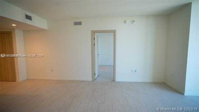 Small Image of 1000 BRICKELL PLZ #4905, Miami Number 11