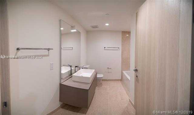 Small Image of 1000 BRICKELL PLZ #4905, Miami Number 3