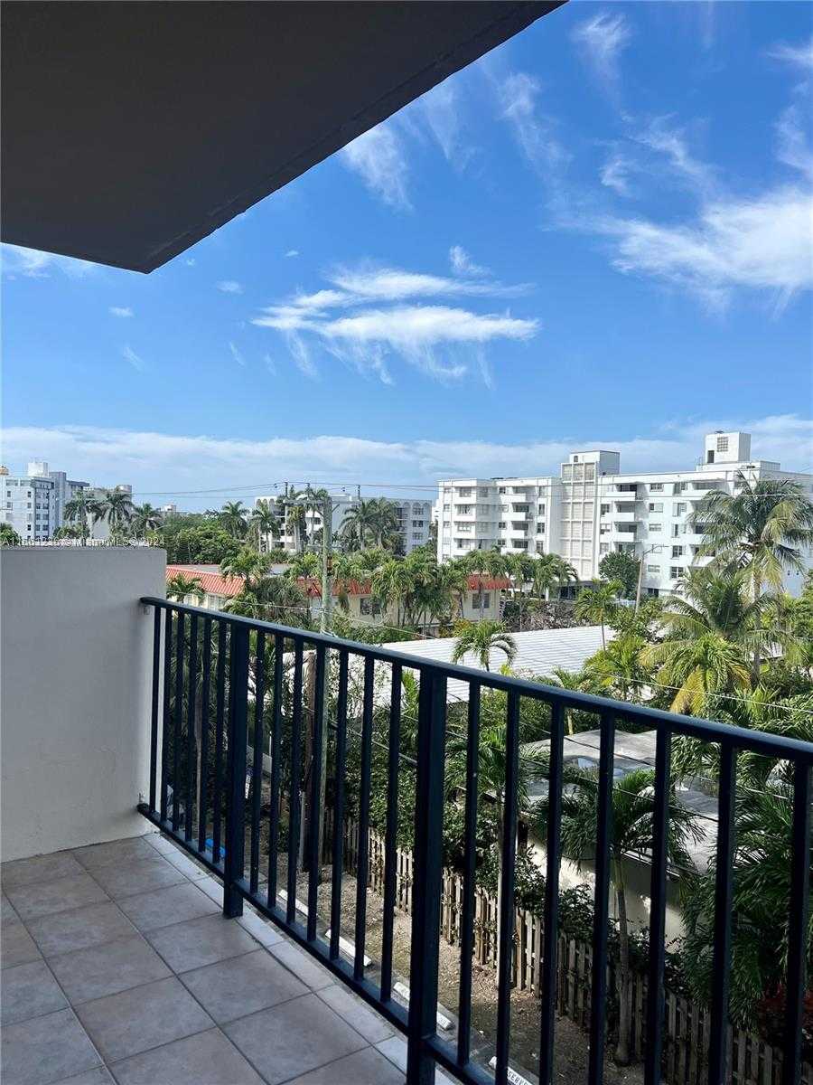 Small Image of 1001 91ST ST #408, Bay Harbor Islands Number 7