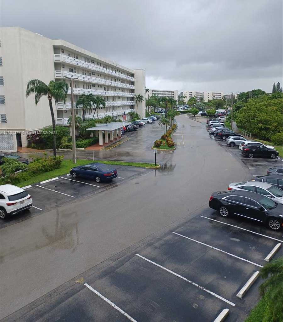 Small Image of 3030 MARCOS DR #T304, Aventura Number 3