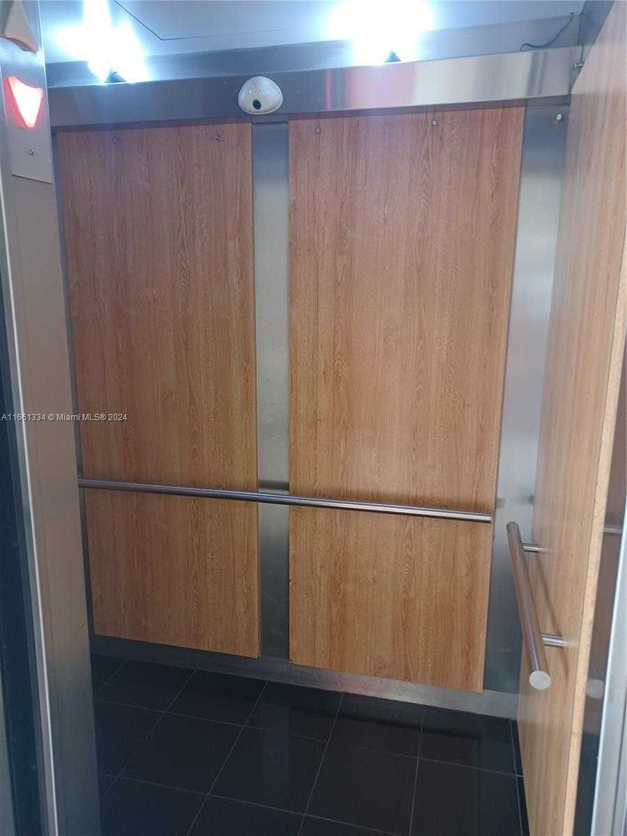 Small Image of 3030 MARCOS DR #T304, Aventura Number 5