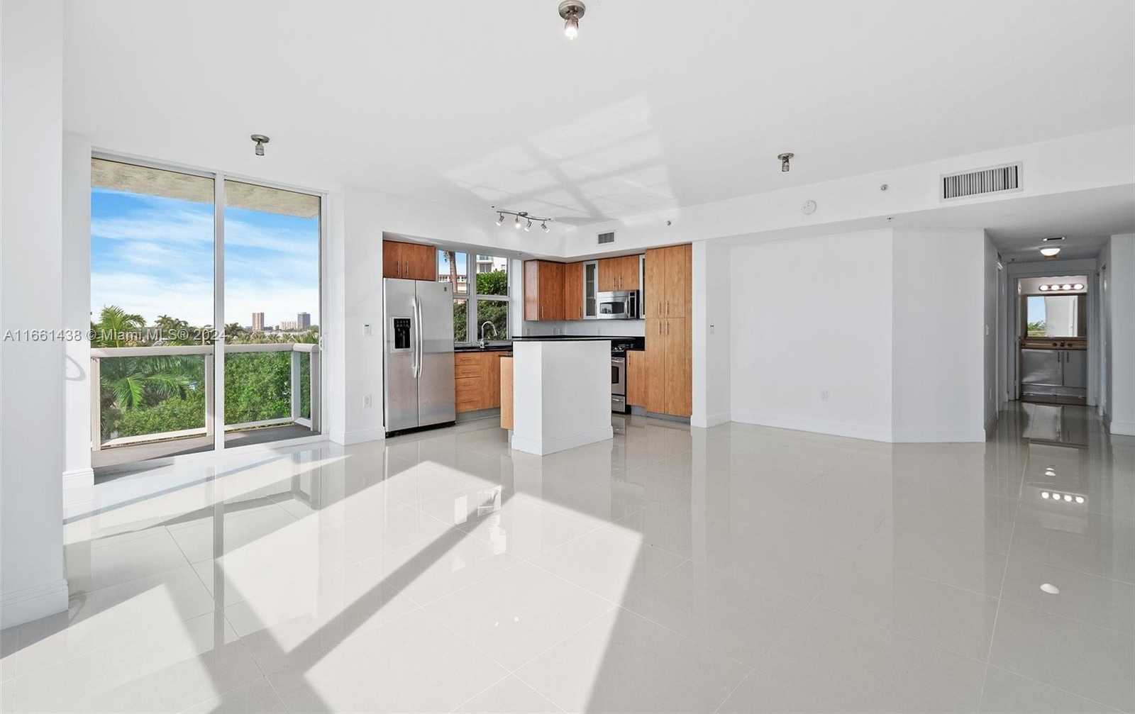Small Image of 7900 HARBOR ISLAND DR #513, North Bay Village Number 12