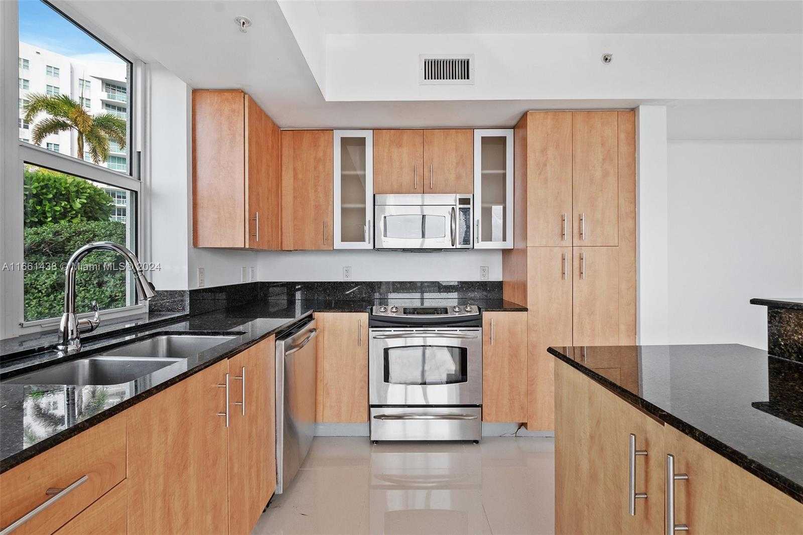 Small Image of 7900 HARBOR ISLAND DR #513, North Bay Village Number 15