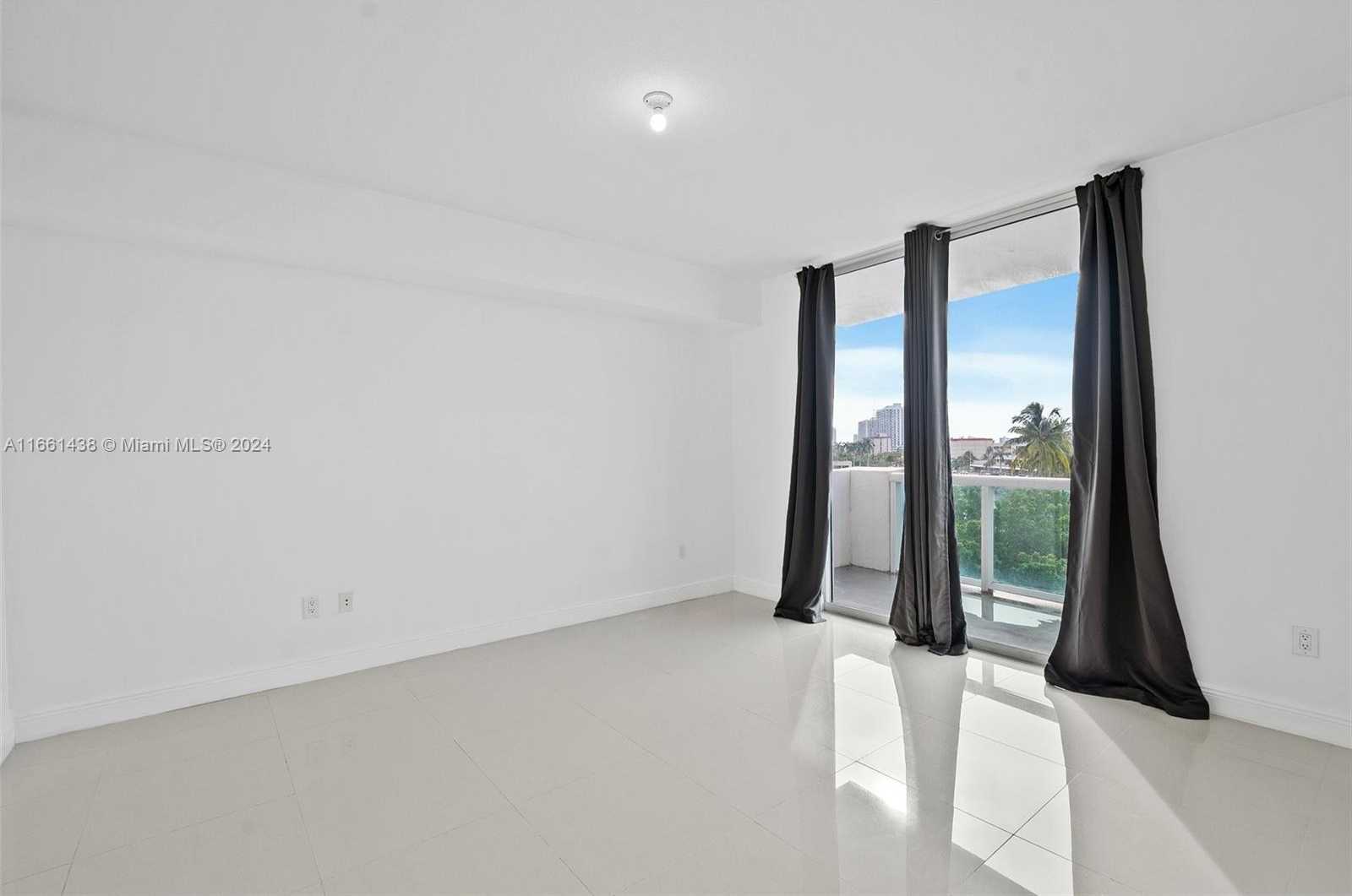 Small Image of 7900 HARBOR ISLAND DR #513, North Bay Village Number 16