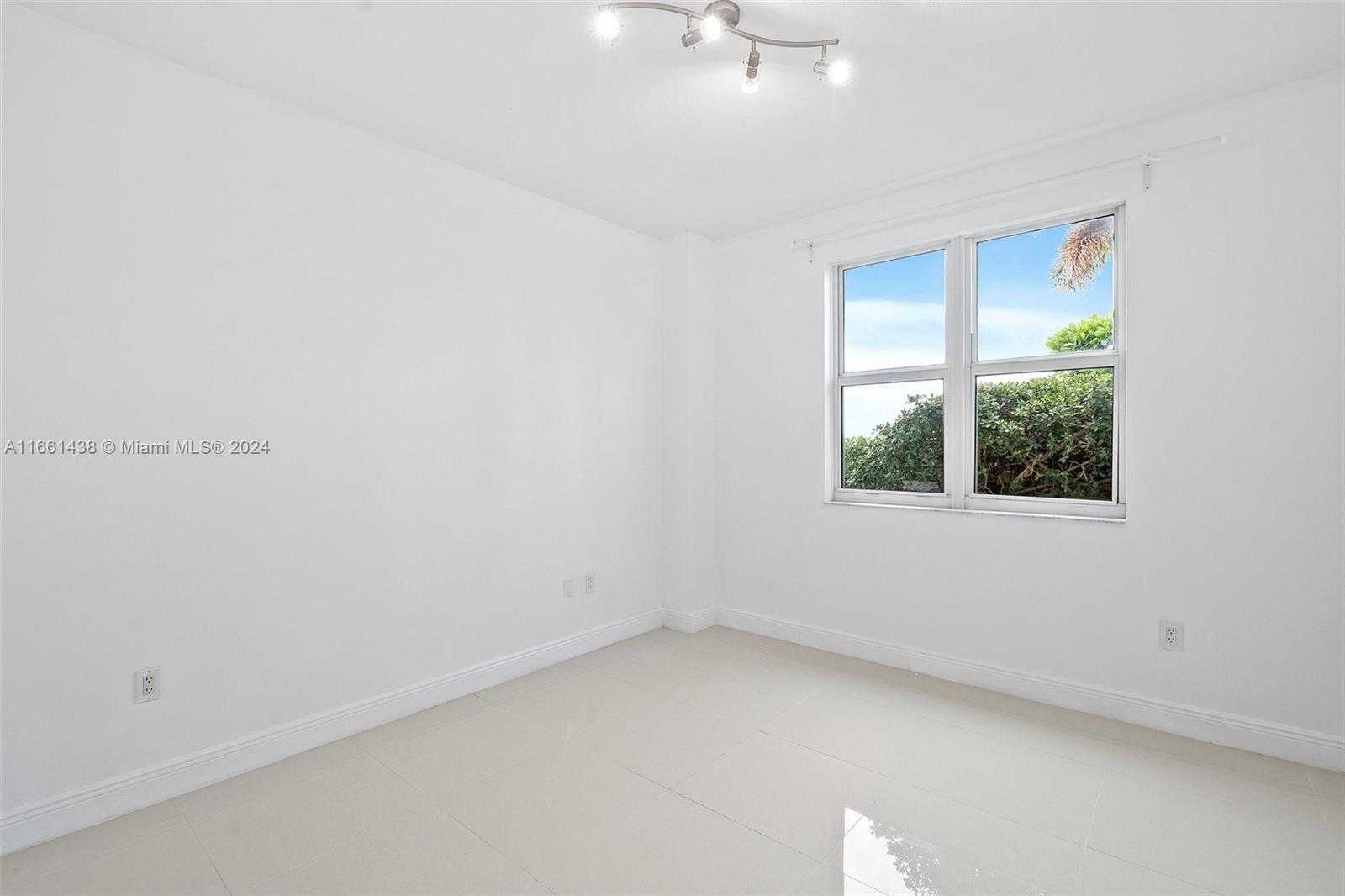 Small Image of 7900 HARBOR ISLAND DR #513, North Bay Village Number 22