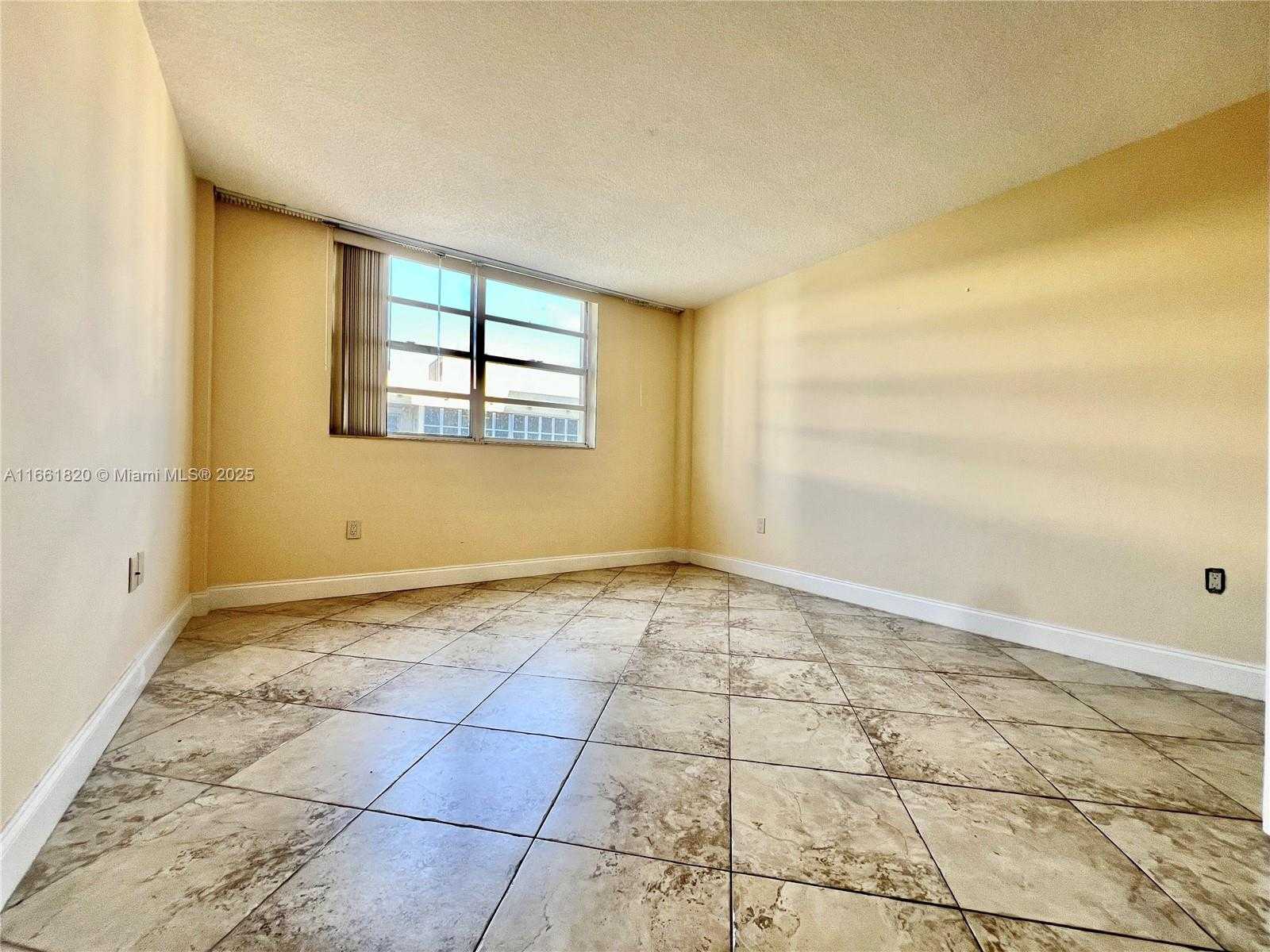 Small Image of 1833 SOUTH OCEAN DR #1109, Hallandale Beach Number 10