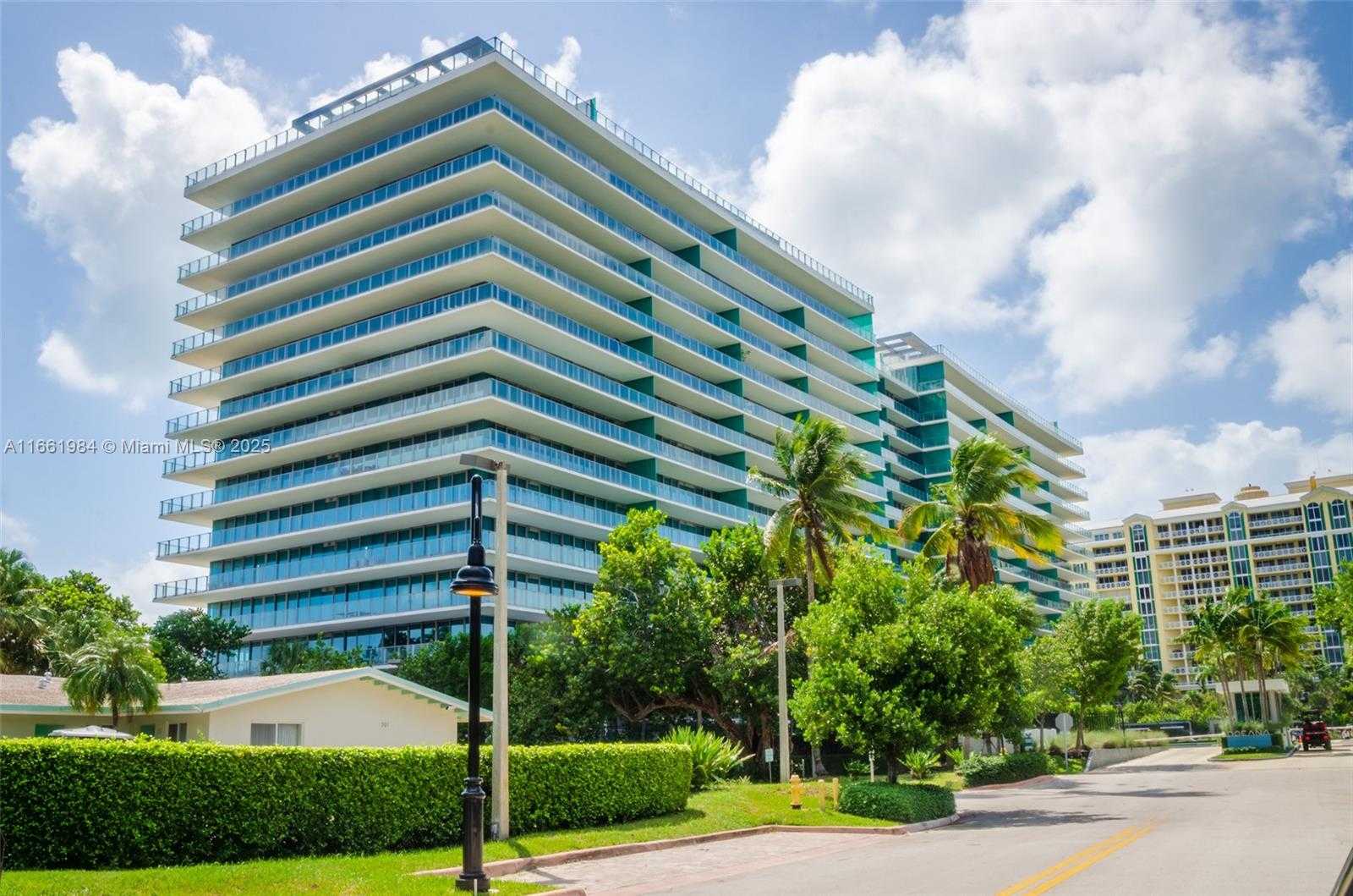 Small Image of 350 OCEAN DR #406N, Key Biscayne Number 2