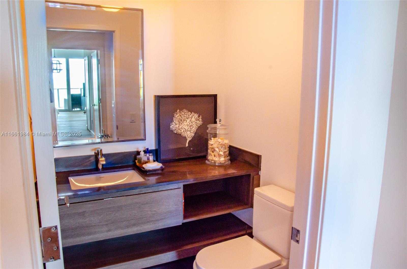 Small Image of 350 OCEAN DR #406N, Key Biscayne Number 32