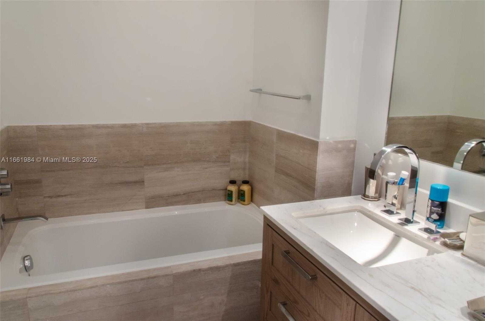 Small Image of 350 OCEAN DR #406N, Key Biscayne Number 41