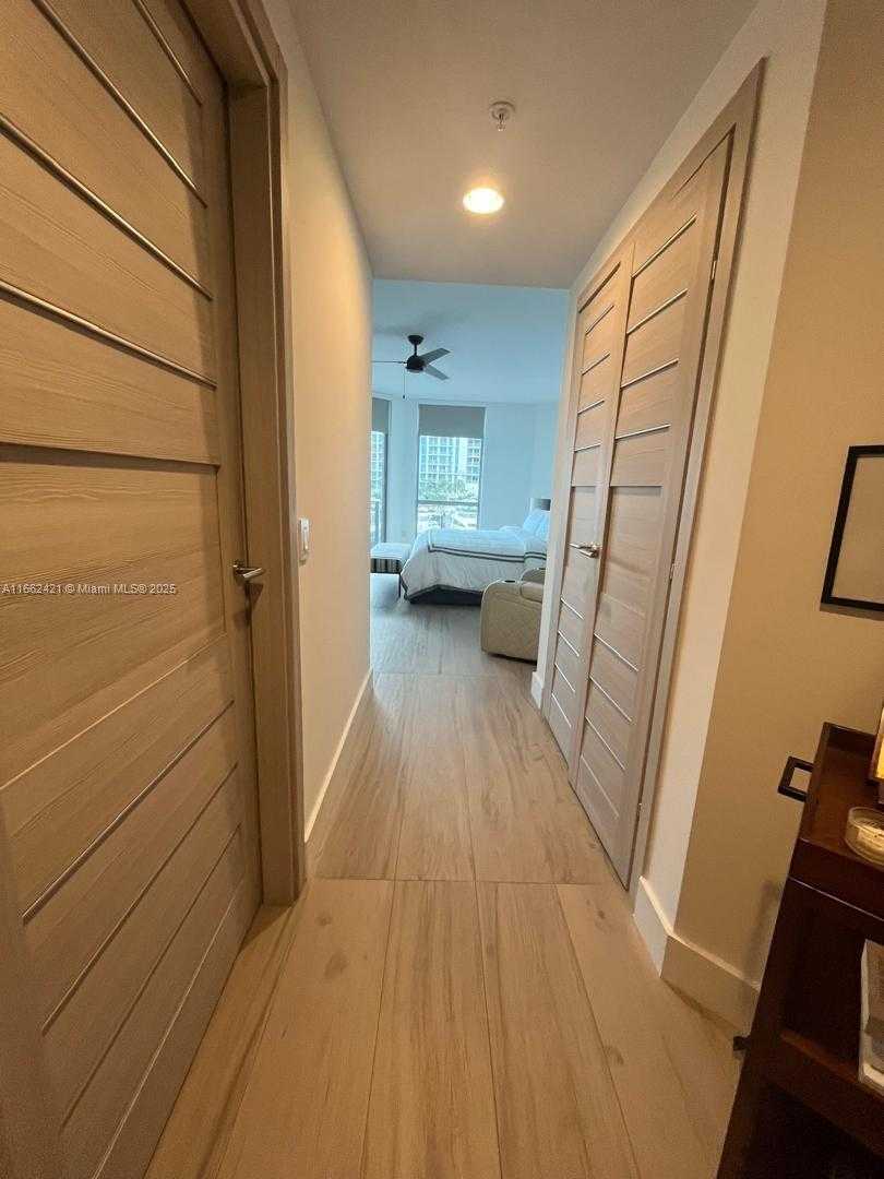 Small Image of 17301 BISCAYNE BLVD #205, North Miami Beach Number 14