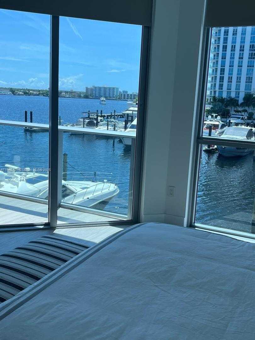 Small Image of 17301 BISCAYNE BLVD #205, North Miami Beach Number 17