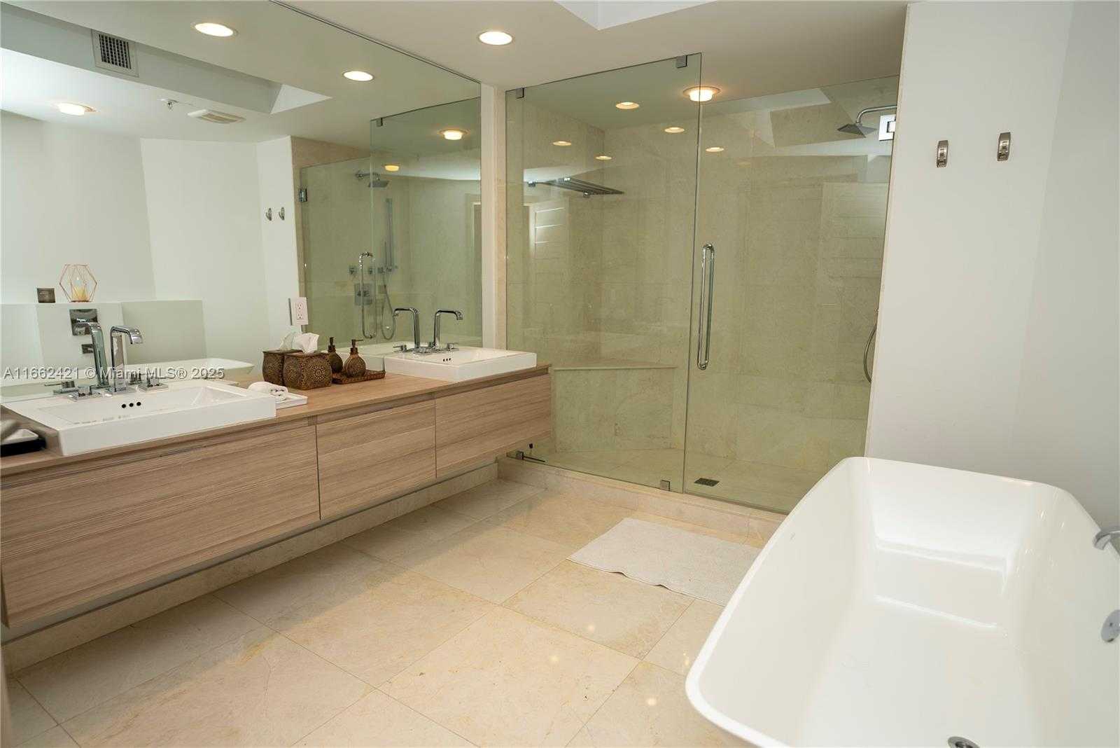 Small Image of 17301 BISCAYNE BLVD #205, North Miami Beach Number 18