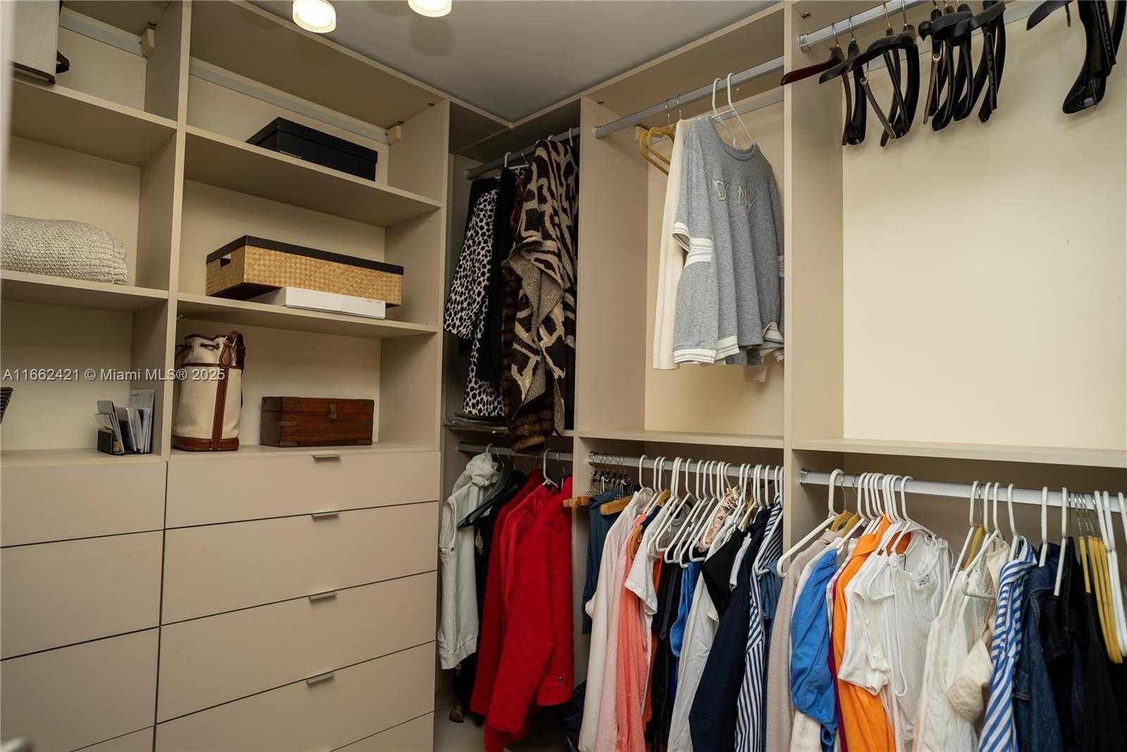 Small Image of 17301 BISCAYNE BLVD #205, North Miami Beach Number 19