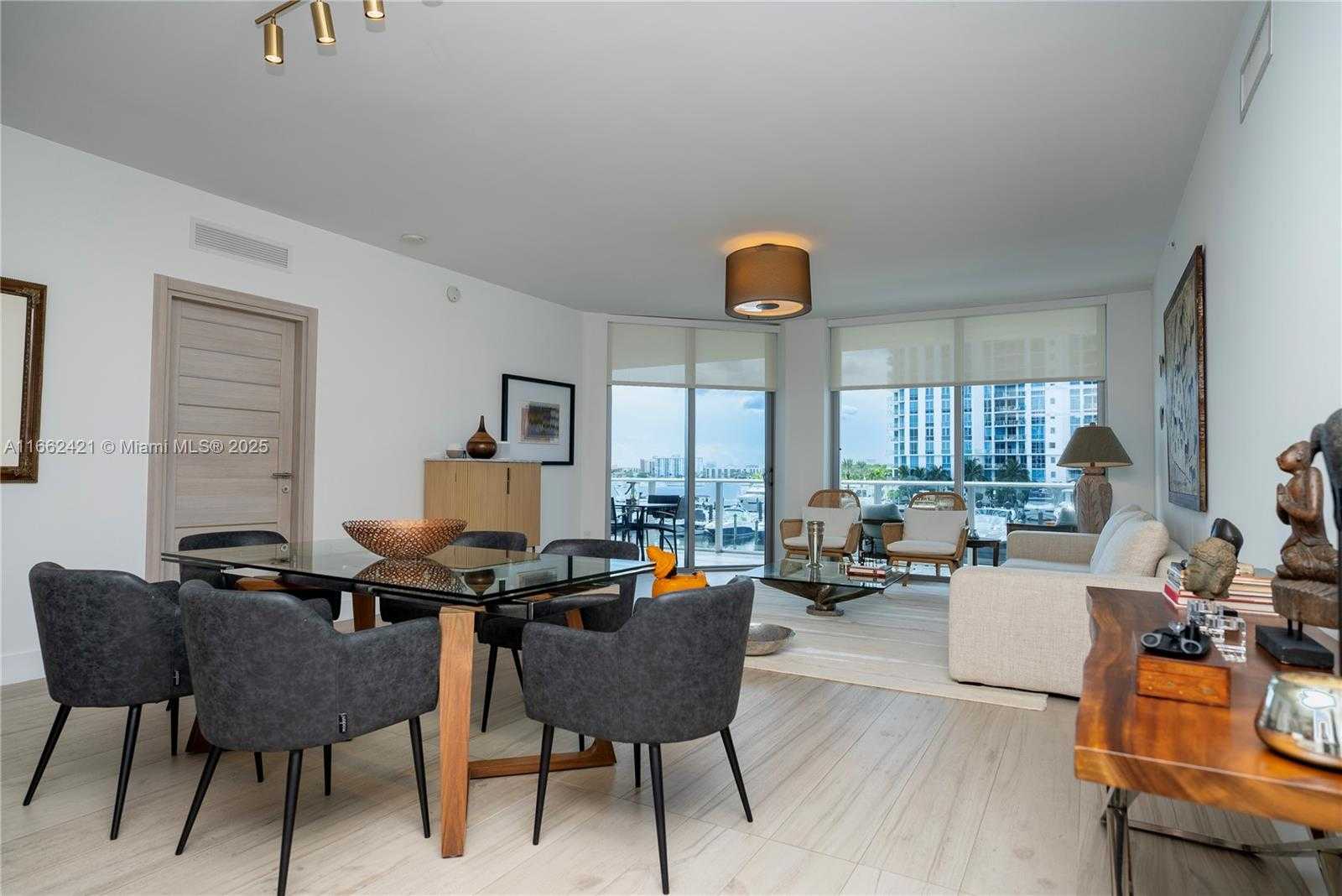 Small Image of 17301 BISCAYNE BLVD #205, North Miami Beach Number 2