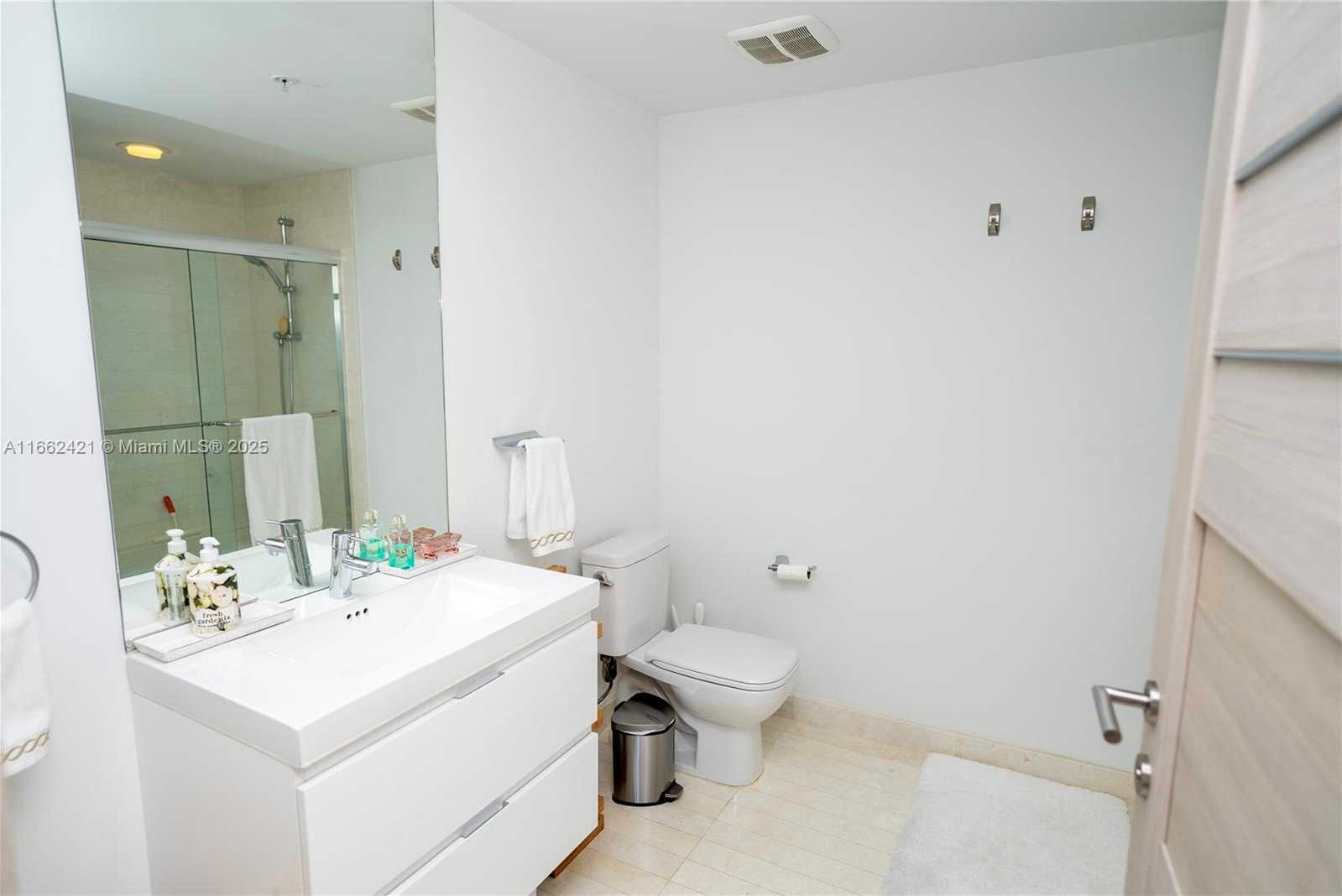 Small Image of 17301 BISCAYNE BLVD #205, North Miami Beach Number 23