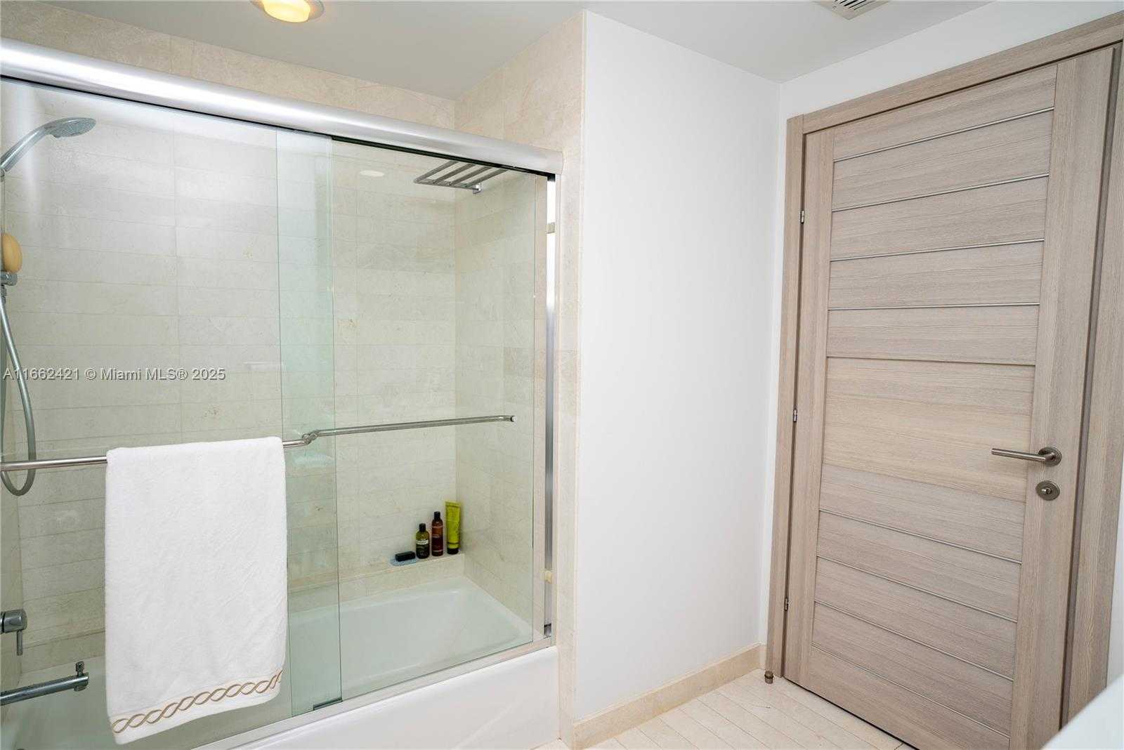 Small Image of 17301 BISCAYNE BLVD #205, North Miami Beach Number 24
