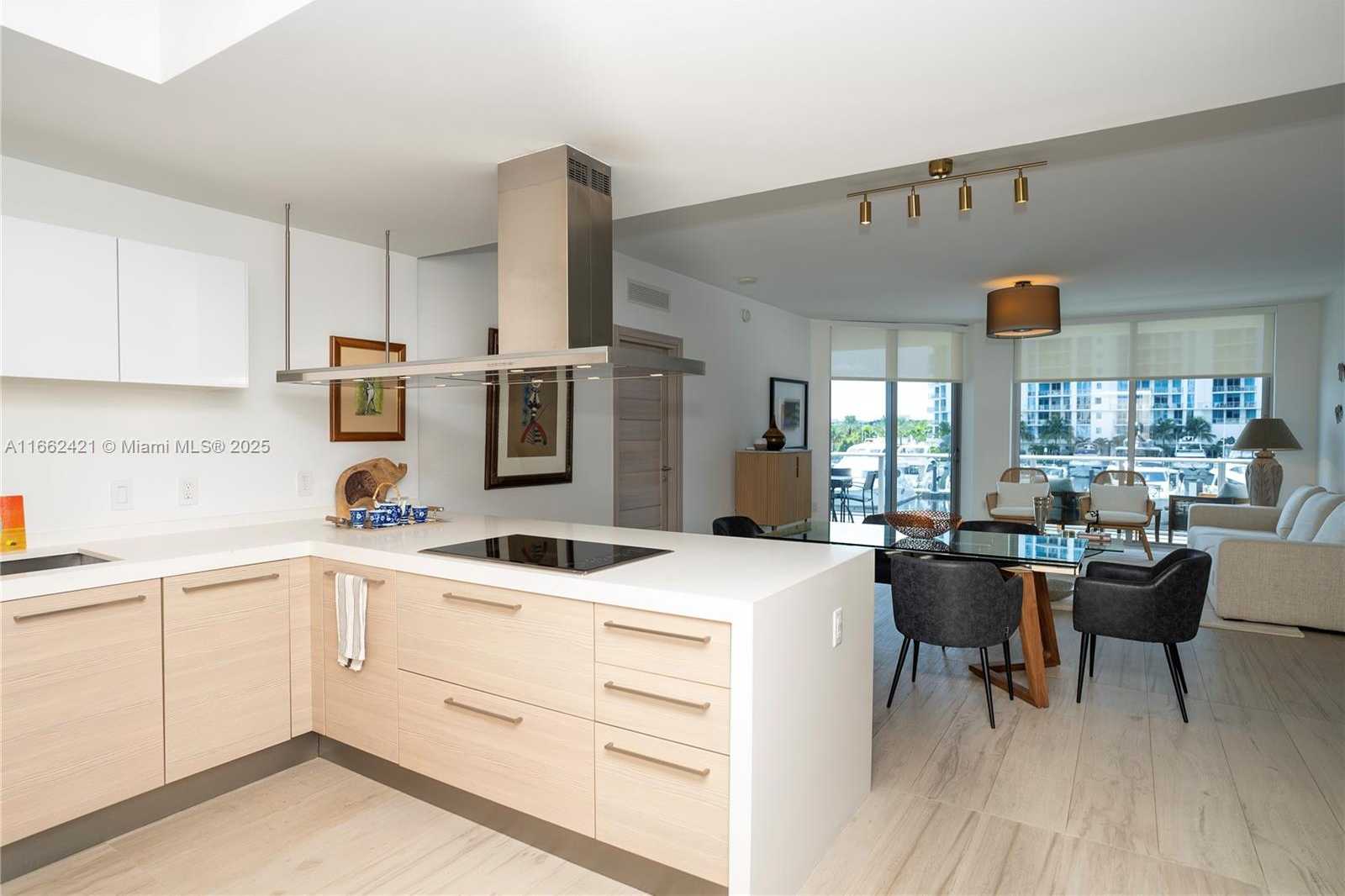 Small Image of 17301 BISCAYNE BLVD #205, North Miami Beach Number 7