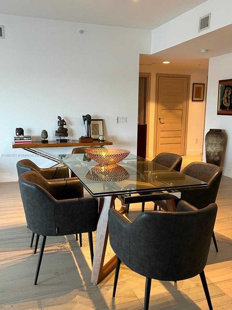 Small Image of 17301 BISCAYNE BLVD #205, North Miami Beach Number 8