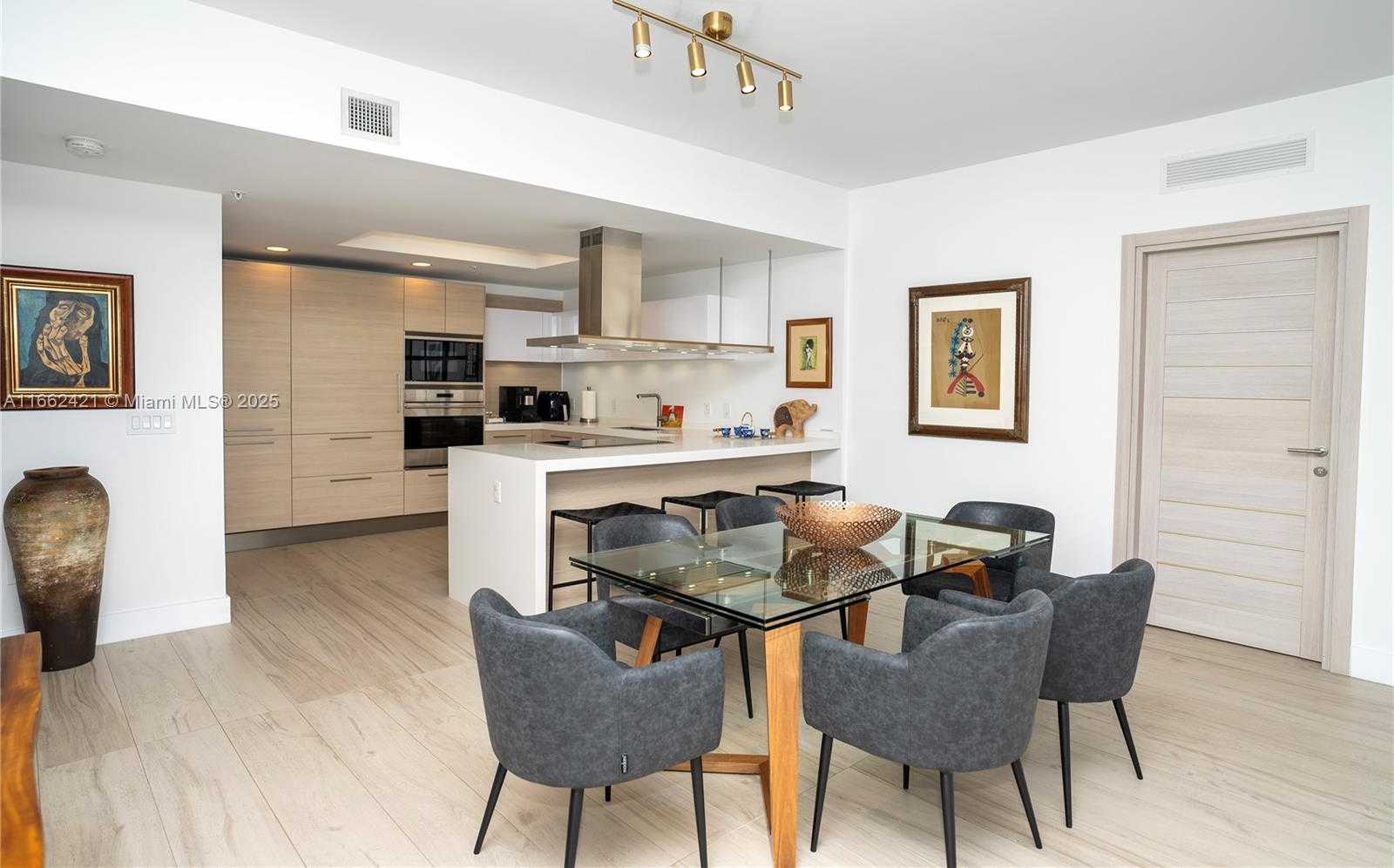 Small Image of 17301 BISCAYNE BLVD #205, North Miami Beach Number 9